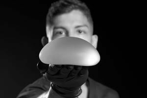 Implantes mamarios<br />
